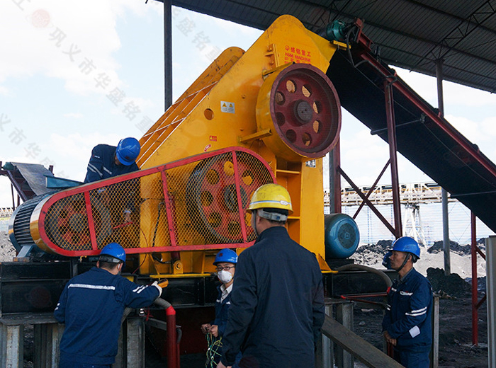  大型煤廠用什么類型煤矸石粉碎機(jī)好？