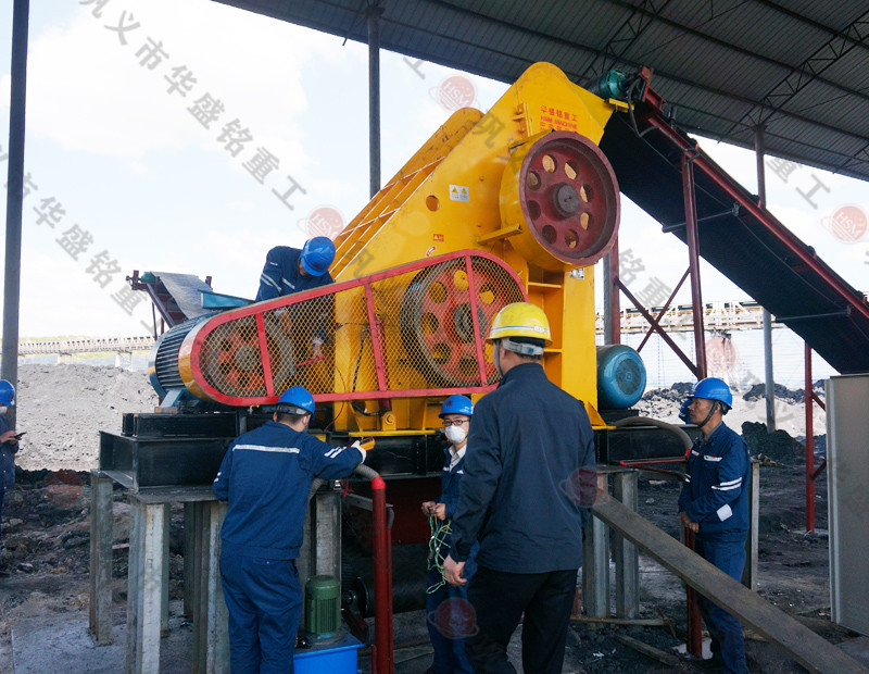 磚廠處理煤矸石頁巖適合用哪種粉碎機？多少錢一臺